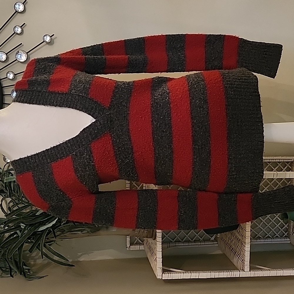 SO stripe hooded sweater